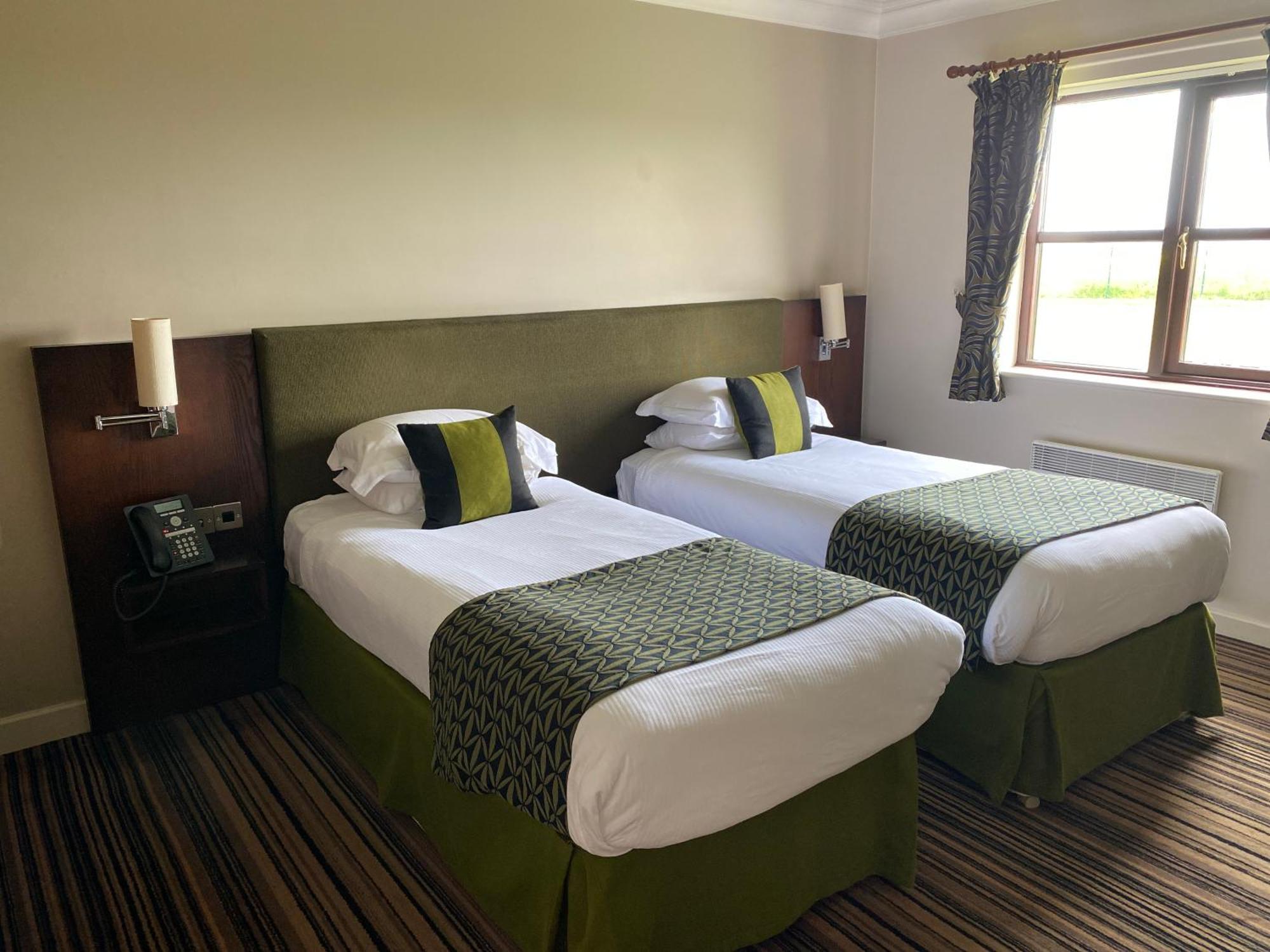 Burntwood Court Hotel Барнзли Екстериор снимка